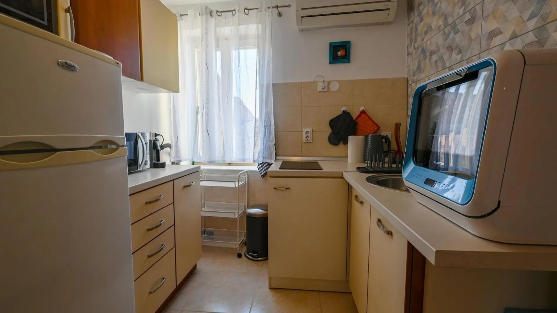 Old Town Modern And Sunny Studio Apartment Rovinj